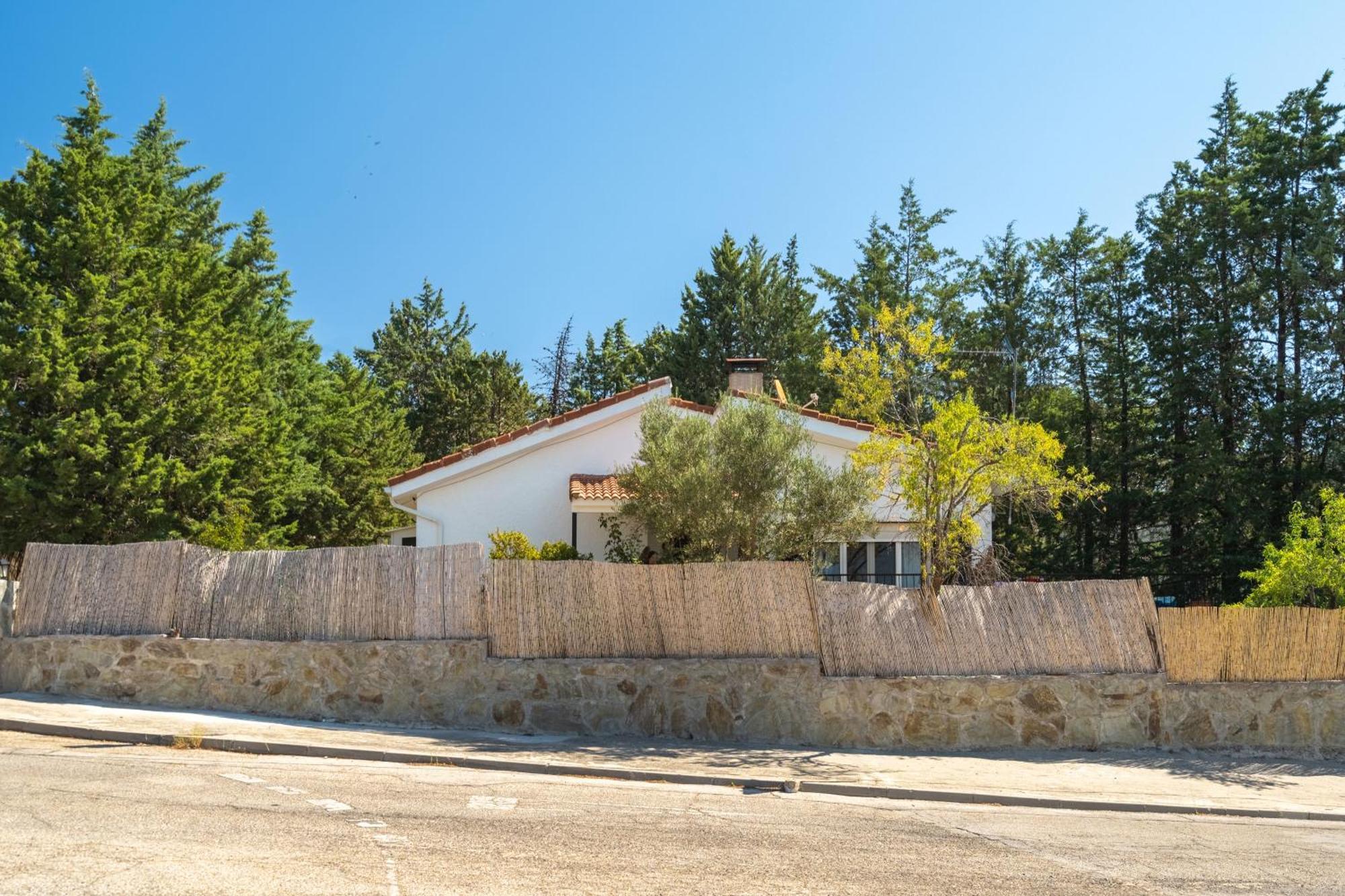 Casa Rural Los Olivos De Robledo De Chavela La Estacion Eksteriør bilde